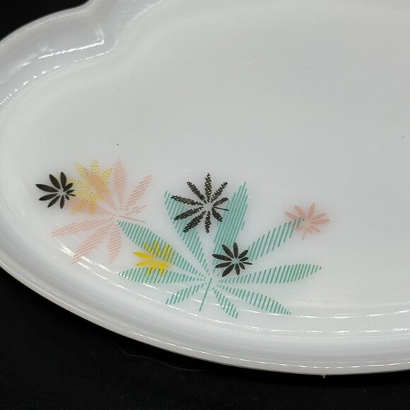 Vtg 60s Atomic Leaf Federal Glass Snack Plate Milk Glass Mary Jane MCM - Picture 5 of 10